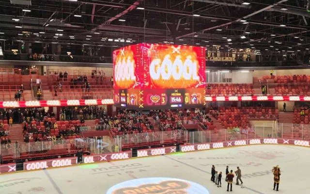 Armádní exhibice v Horácké aréně začala. Úvodní buly vhodil prezident Pavel