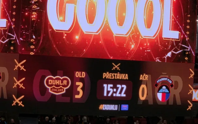 Armádní exhibice v Horácké aréně začala. Úvodní buly vhodil prezident Pavel