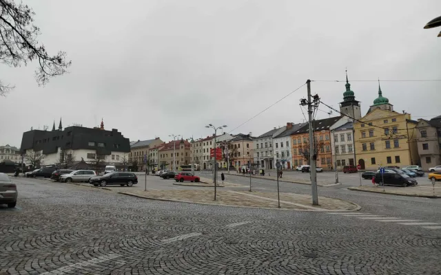Pozor v centru Jihlavy. Masarykovo náměstí nemá být od dnešního dne zase průjezdné