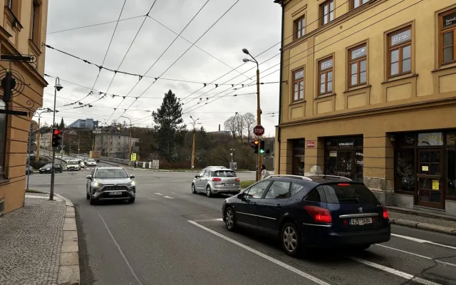 Vylepšené semafory v Jihlavě. Budou umět reagovat na aktuální dopravní situaci