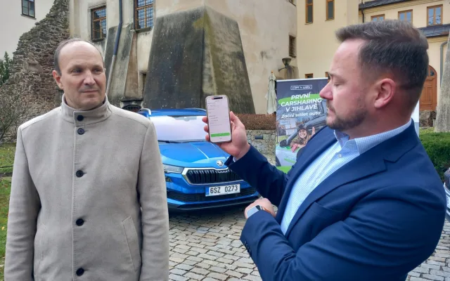 VIDEO: Půjčit si v Jihlavě sdílené auto je jednoduché a za parkování se neplatí