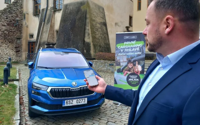 VIDEO: Půjčit si v Jihlavě sdílené auto je jednoduché a za parkování se neplatí