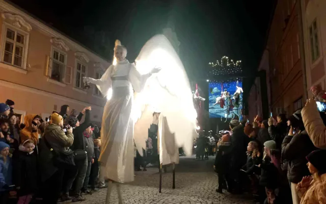 FOTO: Sledujeme příjezd svatého Martina do Jihlavy. Přilákal tisíce lidí