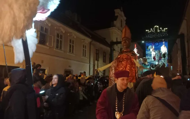 FOTO: Sledujeme příjezd svatého Martina do Jihlavy. Přilákal tisíce lidí