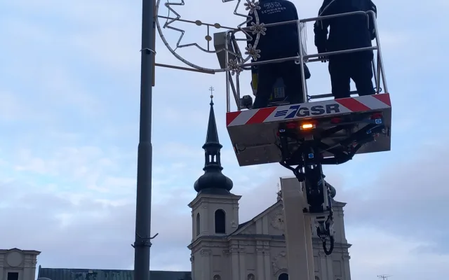 FOTO: Novinka v centru Jihlavy. Na lampách jsou první z padesátky ježků
