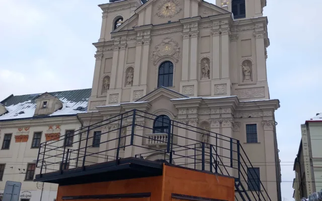 Přípravy na zahájení adventu v Jihlavě jdou do finále. Podívejte se na náměstí