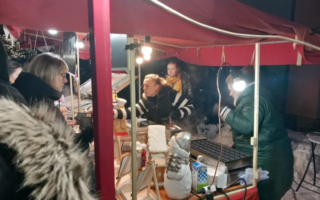 FOTO: Vánoční strom v Lukách už září, má symbolizovat pospolitost v městysi