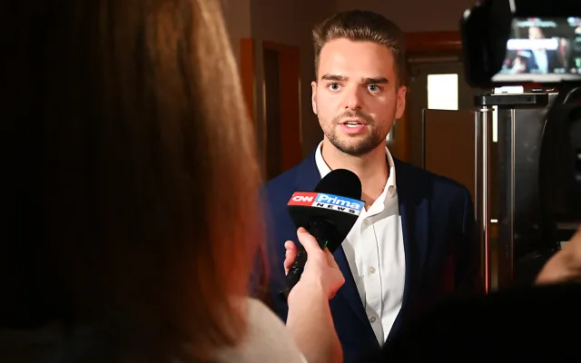 Robot v Nemocnici Jihlava rozváží jídlo, do budoucna může pomáhat i jinde