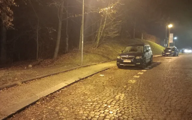 Parkování v Jihlavě XXIII: Nad zoo je parkoviště P+R. Vejde se tam ale jen pár aut