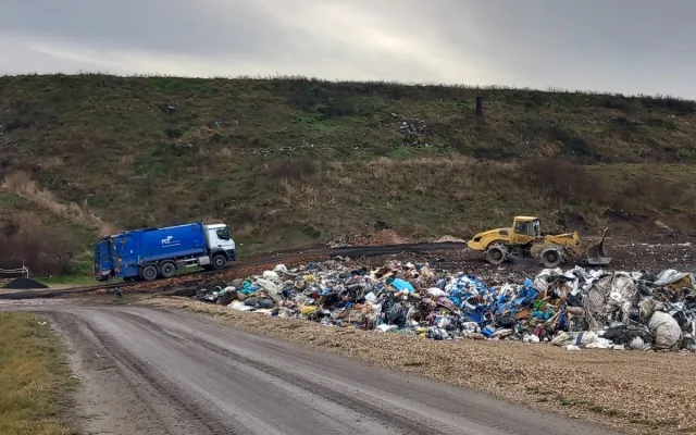 VIDEO: Na skládku v Henčově míří ročně 35 tisíc tun odpadků, plocha se rychle zaplňuje
