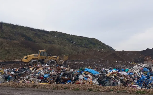 VIDEO: Na skládku v Henčově míří ročně 35 tisíc tun odpadků, plocha se rychle zaplňuje