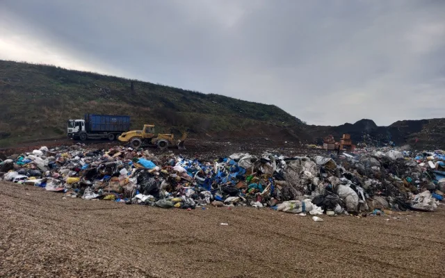 VIDEO: Na skládku v Henčově míří ročně 35 tisíc tun odpadků, plocha se rychle zaplňuje
