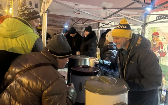 VIDEO: Nový rok na náměstí v Jihlavě. Stovky lidí sledovaly tišší ohňostroj