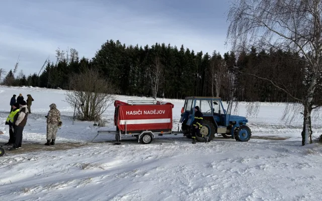 Demolice mostu je nezastavila. Řehořov a Nadějov vyrazily na společný novoroční výšlap