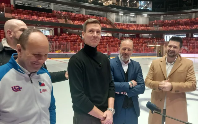 FOTO: Berdych přivezl Davis Cup do Horácké arény v Jihlavě. Tenisový svátek se blíží
