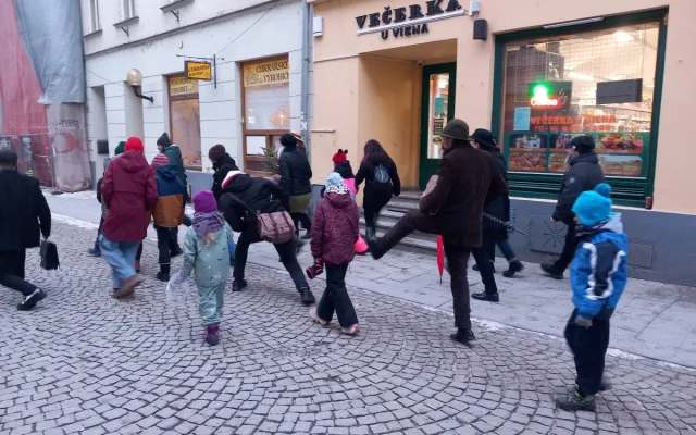 VIDEO: Jihlavou prošel průvod švihlé chůze. Připojit se mohl kdokoli