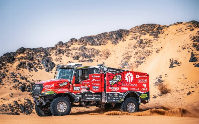 FOTO: O triumf mezi kamiony na Dakar Rally bojuje spolujezdec Křípal z Kamenice