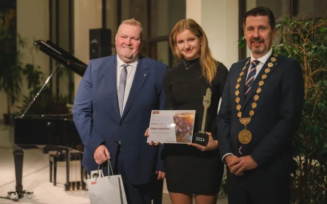 Náročná zima Andrey Klementové: Kromě plavání v ledové vodě se musí věnovat škole