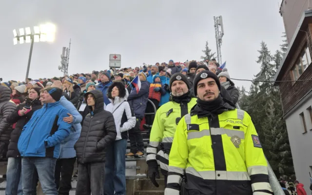 ANKETA: Biatlon v Novém Městě navštívilo přes osmdesát tisíc lidí, policie je hlídala