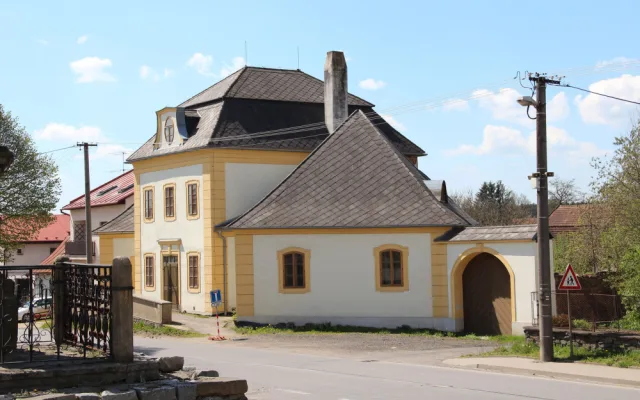 Ostrov nad Oslavou, foto: santini.cz