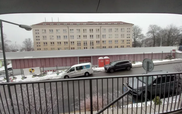FOTO: Parkovací dům u policie je téměř hotový, silné mrazy dokončení zkomplikovaly
