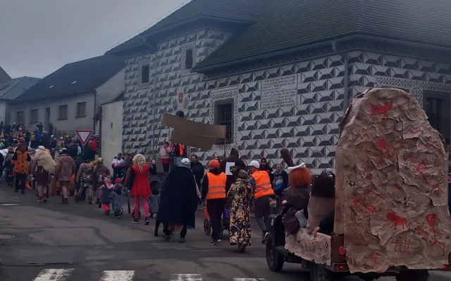 VIDEO: V Kamenici se vrátili o tisíce let zpátky. Tradiční masopust skvěle bavil