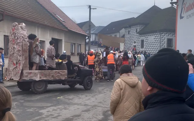VIDEO: V Kamenici se vrátili o tisíce let zpátky. Tradiční masopust skvěle bavil