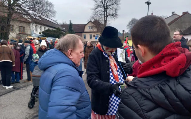 VIDEO: V Kamenici se vrátili o tisíce let zpátky. Tradiční masopust skvěle bavil