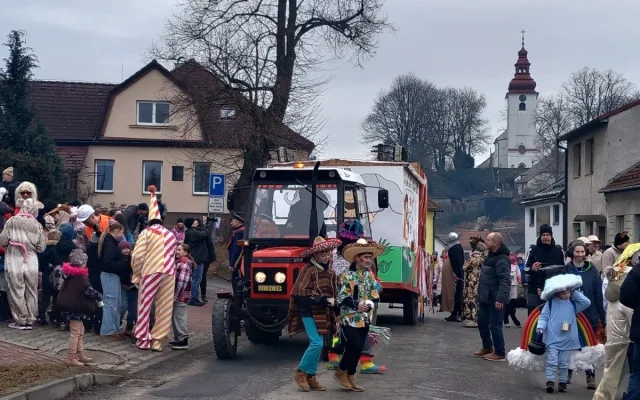 VIDEO: V Kamenici se vrátili o tisíce let zpátky. Tradiční masopust skvěle bavil