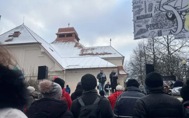 ON-LINE: V místnosti je lev. V Jihlavě přišly podpořit prezidenta stovky lidí