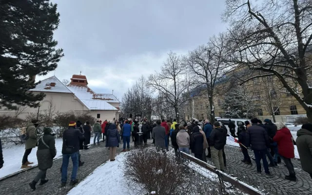 ON-LINE: V místnosti je lev. V Jihlavě přišly podpořit prezidenta stovky lidí
