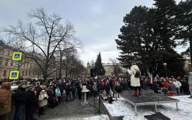 ON-LINE: V místnosti je lev. V Jihlavě přišly podpořit prezidenta stovky lidí