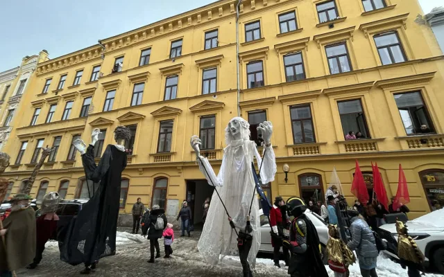 FOTO + VIDEO: Jihlavské ulice žijí Masopustním průvodem, zapojily se desítky masek