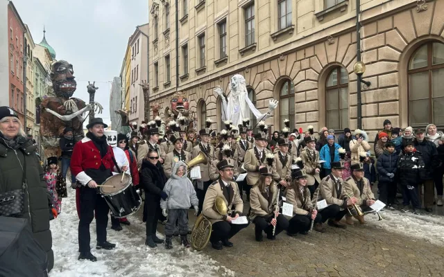 FOTO + VIDEO: Jihlavské ulice žijí Masopustním průvodem, zapojily se desítky masek
