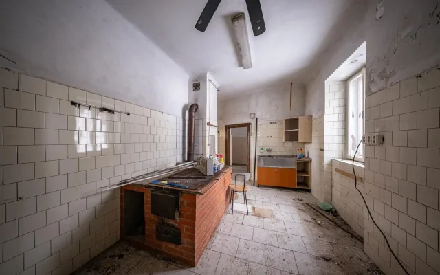 FOTO: Chátrající Hájenka u Brtnice ožije. Mrkněte, jak to tam teď vypadá