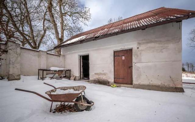 FOTO: Chátrající Hájenka u Brtnice ožije. Mrkněte, jak to tam teď vypadá