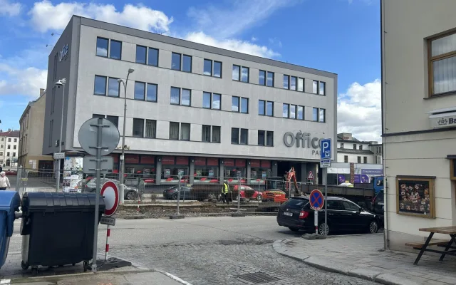 Stavba veřejných toalet v Jihlavě začala. Součástí bude i přebalovací místnost