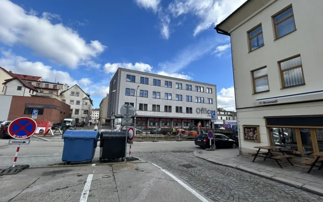Stavba veřejných toalet v Jihlavě začala. Součástí bude i přebalovací místnost