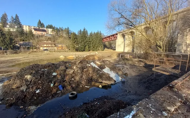 Parkování v Jihlavě XXVIII: U železničního viaduktu vznikne velké parkoviště P+R
