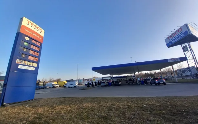 FOTO: V Jihlavě už řidiči nekoupí litr nafty pod 35 korun, stoupají i ceny benzínu