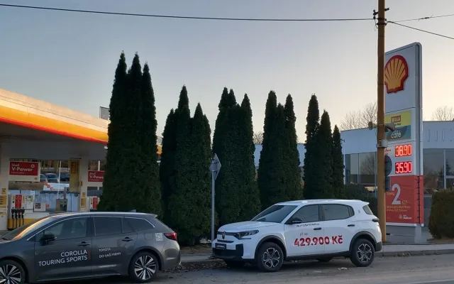 FOTO: V Jihlavě už řidiči nekoupí litr nafty pod 35 korun, stoupají i ceny benzínu