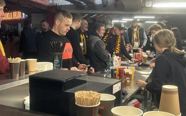 FOTO: Ceny v Horácké aréně jsou při play-off lidové. Pivo stojí stejně jako chipsy