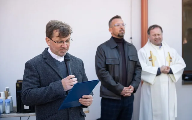Slavnostní požehnání a otevření nového farního domu sv. Anežky v Myslibořicích. Foto: Lukáš Malotín - Člověk a víra