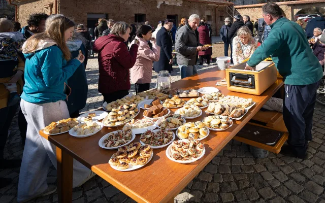 Slavnostní požehnání a otevření nového farního domu sv. Anežky v Myslibořicích. Foto: Lukáš Malotín - Člověk a víra