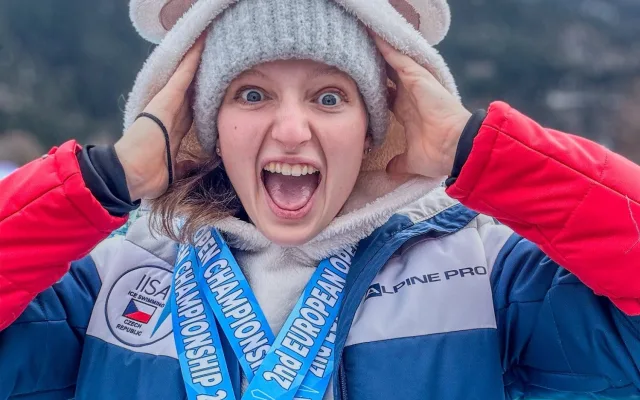 FOTO: Sama vyrazila do Skandinávie plavat v ledové vodě. Andrea Klementová má řadu medailí