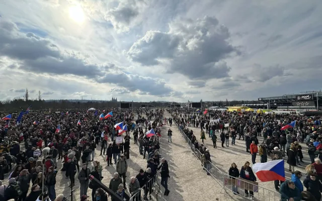 Protivládní demonstrace Milionu chvilek zaplnila Letnou, dorazily desítky tisíc lidí
