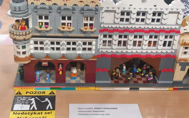 VIDEO: Děti dnes jdou do školy s radostí. Festival kostek láká malé i velké