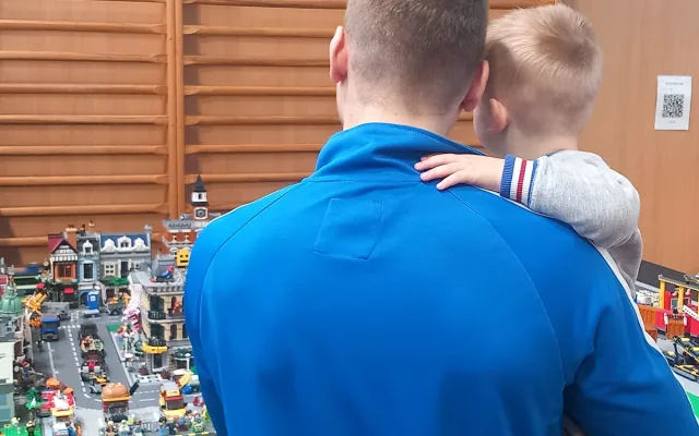VIDEO: Děti dnes jdou do školy s radostí. Festival kostek láká malé i velké