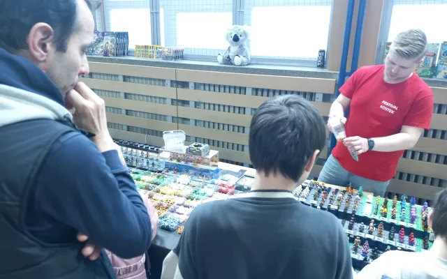 VIDEO: Děti dnes jdou do školy s radostí. Festival kostek láká malé i velké