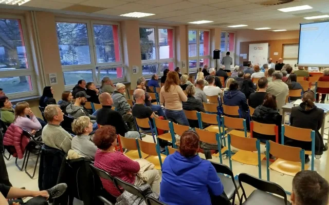 Modré čáry míří i na Bedřichov. Veřejná beseda však byla tentokrát v klidu